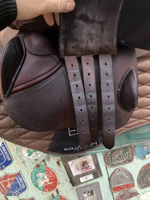 Selle d’obstacles GBS semi-creux de 17,5