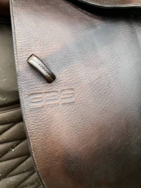 Selle d’obstacles GBS semi-creux de 17,5