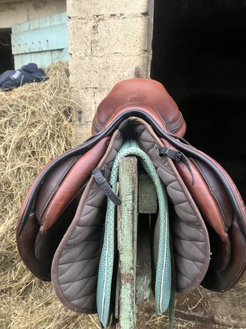 Selle d’obstacles GBS semi-creux de 17,5