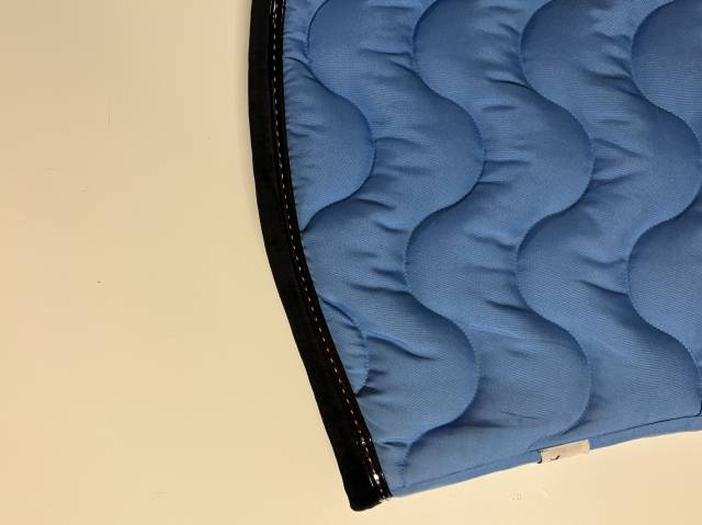 Tapis Pénélope liseret noir velours 