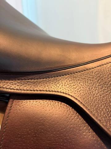 Selle Equipe Evolution liseré noir 18 P