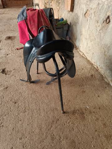 Selle de dressage devoucoux Makila 