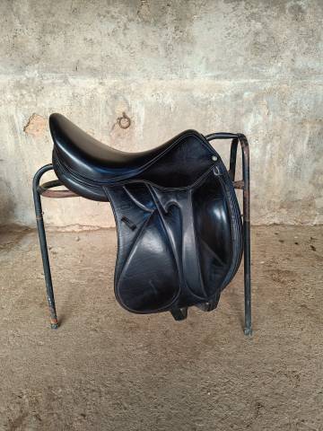 Selle de dressage devoucoux Makila 