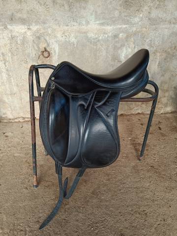 Selle de dressage devoucoux Makila 