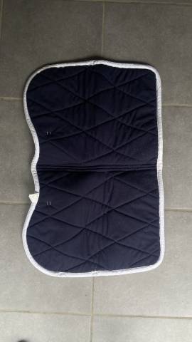 Tapis de selle élégant et confortable – Excellent état