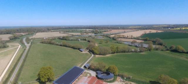 STRUCTURE POUR PROFESSIONNELS DES CHEVAUX SUR 31 HA