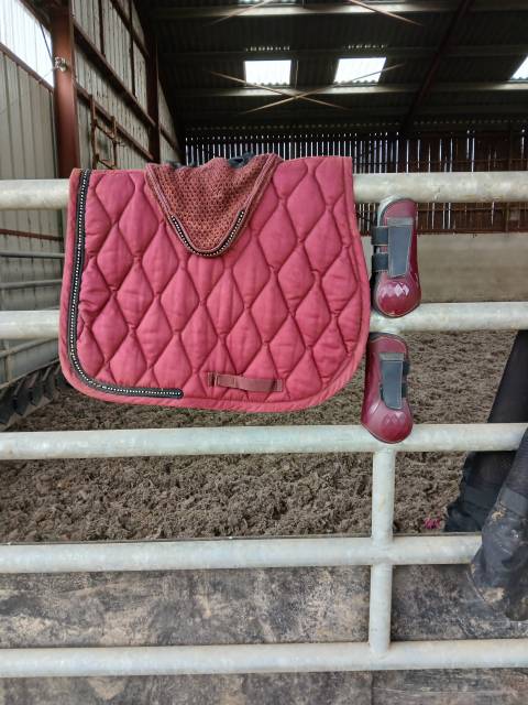 Ensemble tapis, bonnet et guêtres 