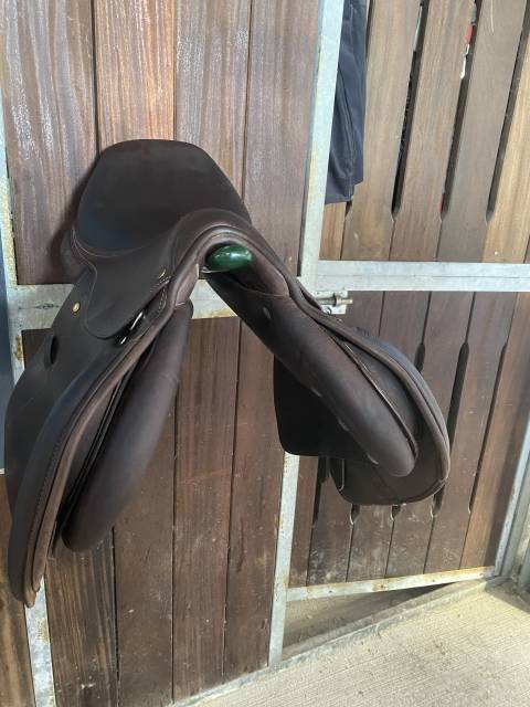 A vendre : Selle Eric Mondage Sellier 17,5 pouces 