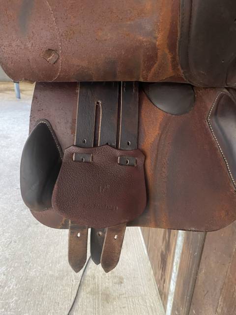 A vendre : Selle Eric Mondage Sellier 17,5 pouces 