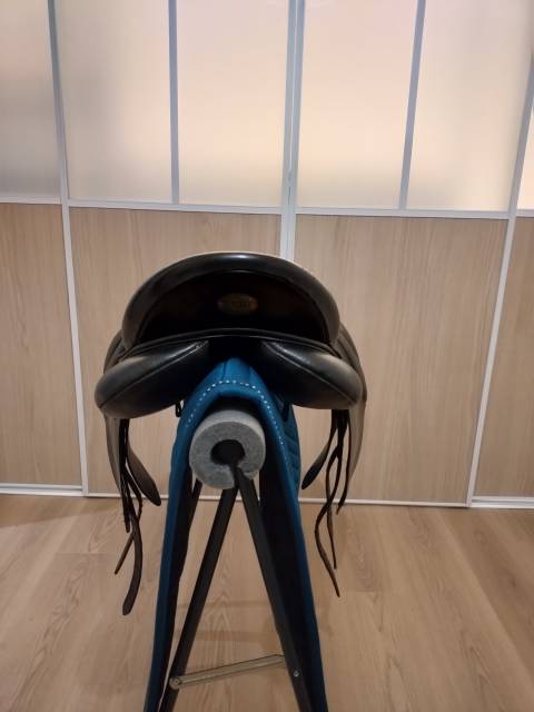 Selle de dressage Thésée 17,5 - Parfait état