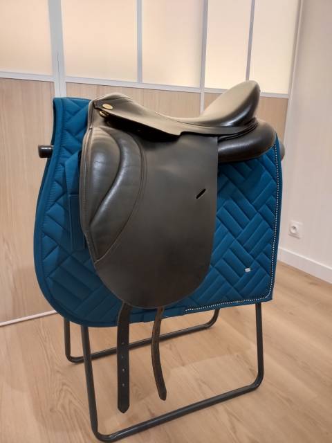 Selle de dressage Thésée 17,5 - Parfait état