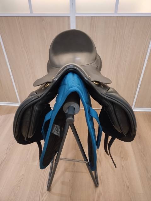 Selle de dressage Thésée 17,5 - Parfait état