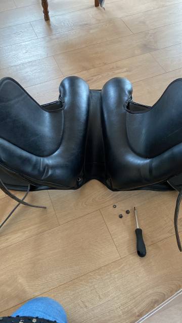 Selle dressage thorowgood 18"