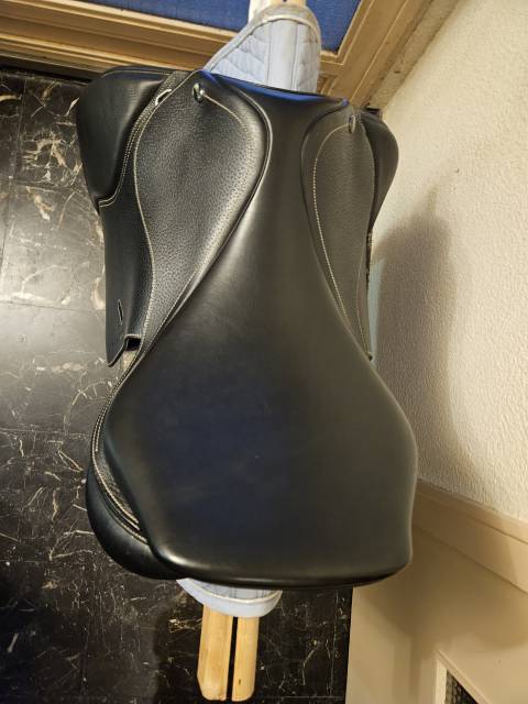 Selle Ikonic mixte 17.5 neuve
