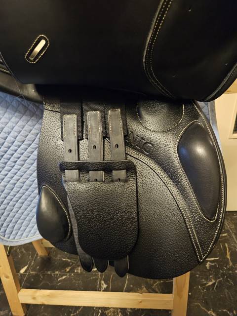 Selle Ikonic mixte 17.5 neuve