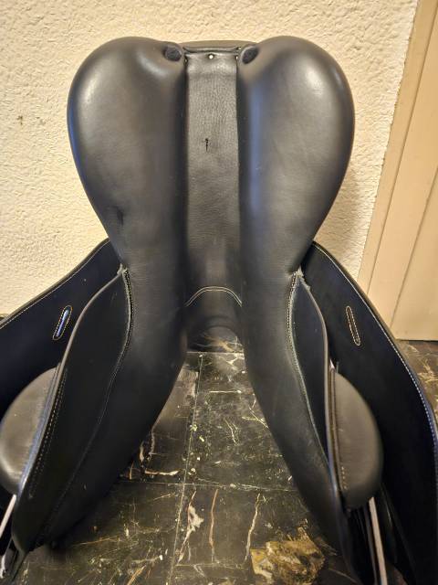 Selle Ikonic mixte 17.5 neuve