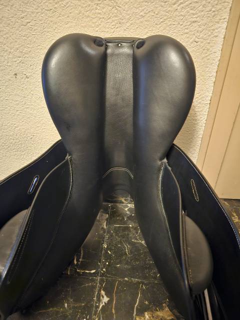 Selle Ikonic mixte 17.5 neuve