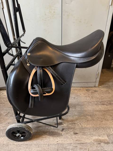 selle mixte TdeT 17,5" garantie jusqu'en septembre 2027