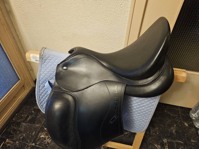 Selle de dressage Ikonic 17.5