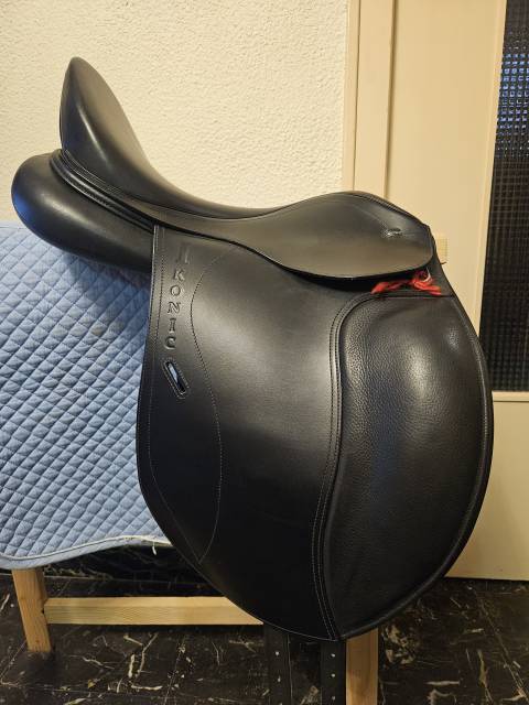 Selle de dressage Ikonic 17.5
