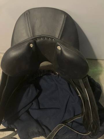 selle dressage Antares tempo 17 pouces