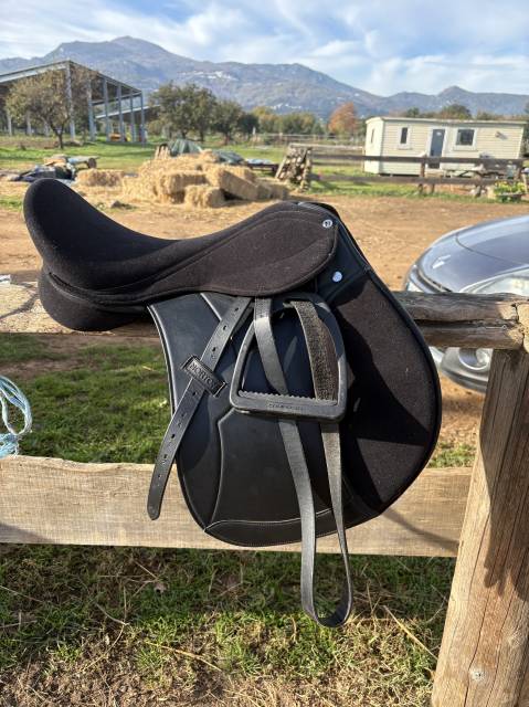 Selle Norton club Spring évol 17“