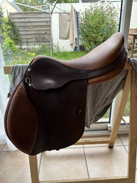 Selle forestier modèle Classic 17p 