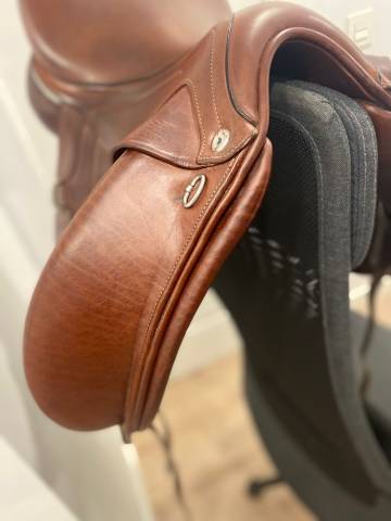 Selle dressage  en tres bien Etat SE37