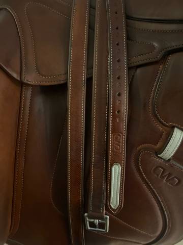 Selle dressage  en tres bien Etat SE37