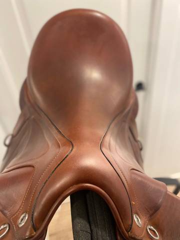 Selle dressage  en tres bien Etat SE37