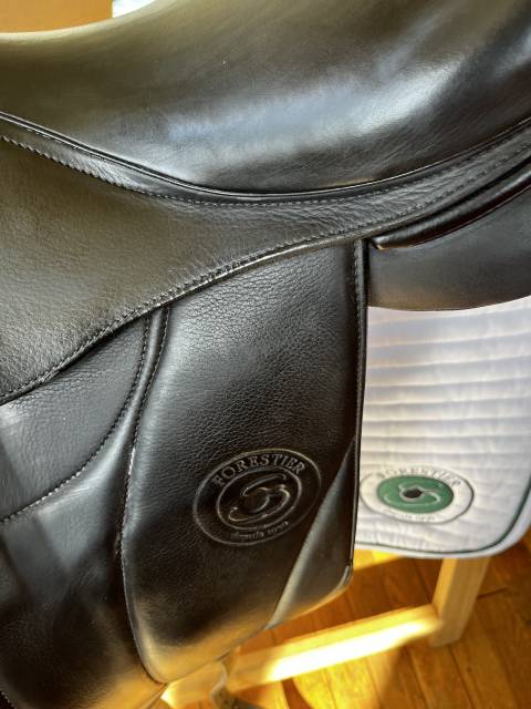 Selle de dressage Forestier 17.5