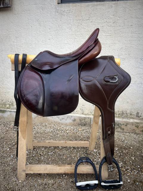 À VENDRE : Selle Childeric 17,5" (Année 2014)