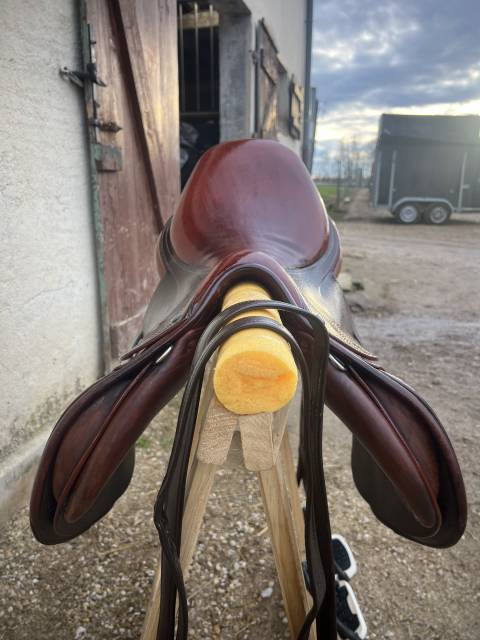 À VENDRE : Selle Childeric 17,5" (Année 2014)