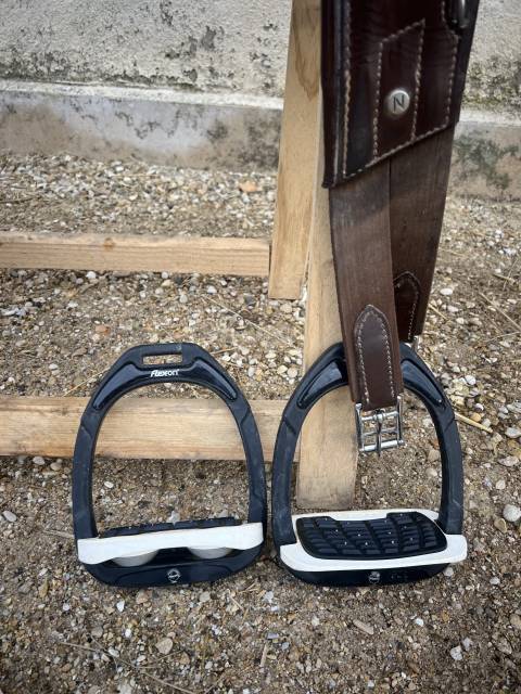 À VENDRE : Selle Childeric 17,5" (Année 2014)