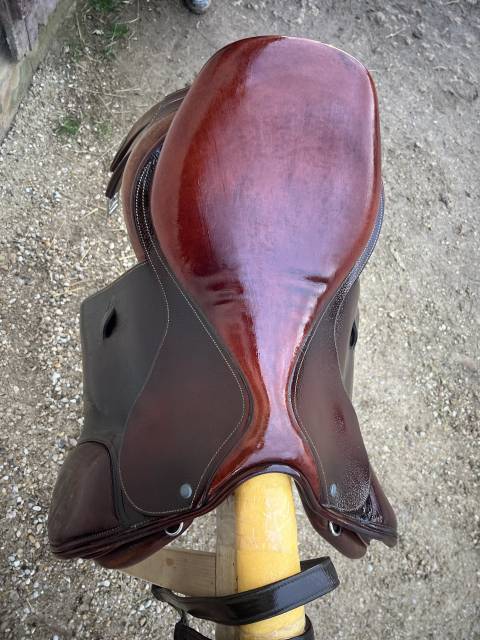 À VENDRE : Selle Childeric 17,5" (Année 2014)
