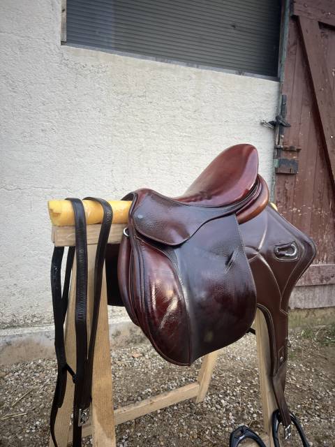 À VENDRE : Selle Childeric 17,5" (Année 2014)