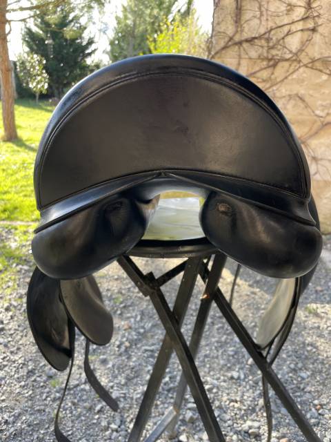 À  VENDRE SELLE DE DRESSAGE ÉQUIPE Emporio