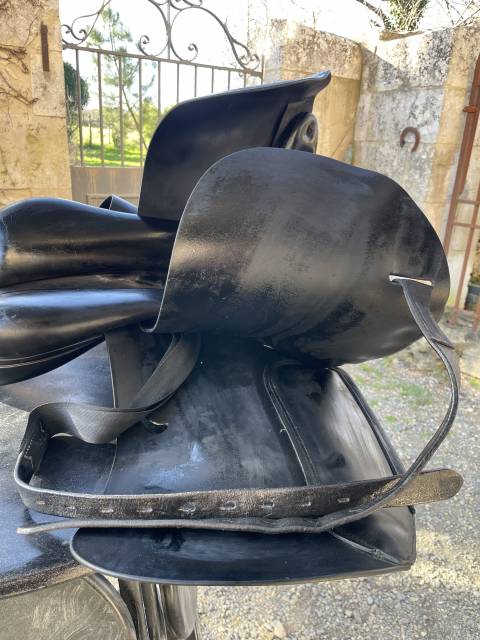 À  VENDRE SELLE DE DRESSAGE ÉQUIPE Emporio