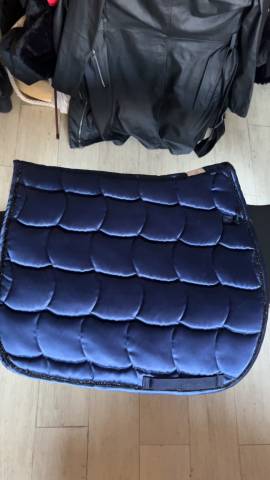 Magnifique tapis bleu marine