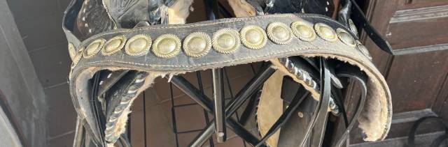 selle américaine de parade cuir métal argent décoratif 