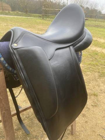 Selle de Dressage AULION SELLIER 17,5 à vendre 
