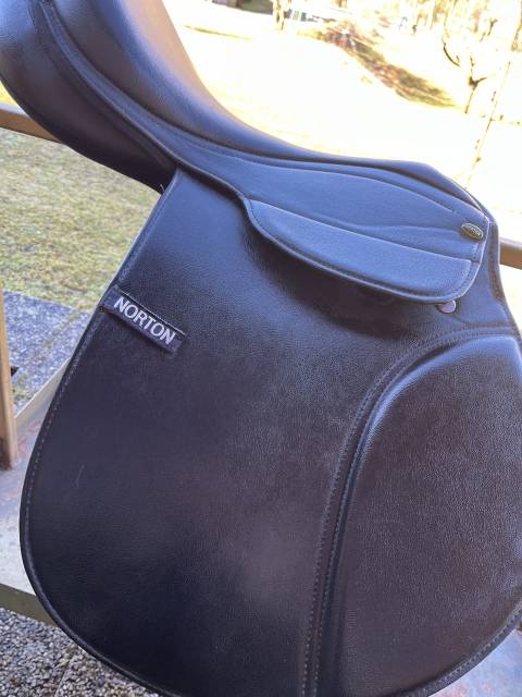 Selle de dressage Norton 