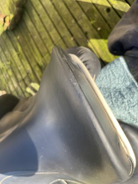 Affaire à saisir ! Selle dressage GBS quasiment neuve