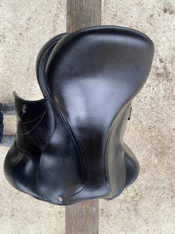 Selle de dressage Équipe modèle Élégance 17"5