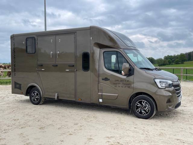 Location camion VL stalle toutes options 5 places 
