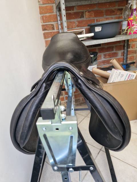 Selle mixte noire Forestier 17"