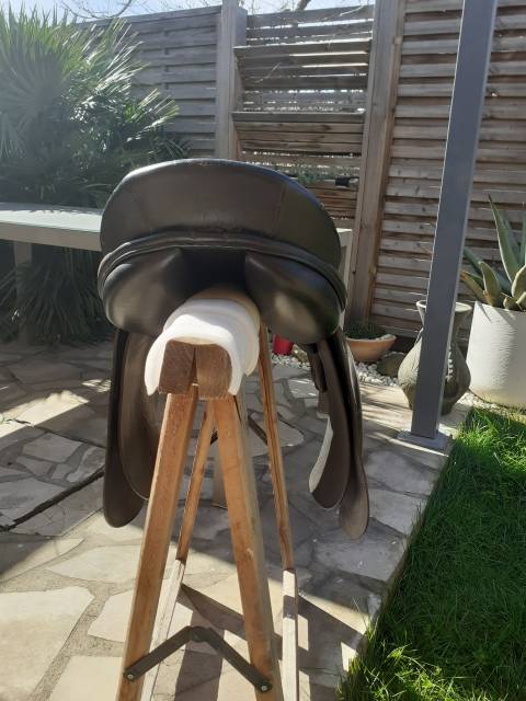 Selle équipée cuir fouganza 17"1/2 