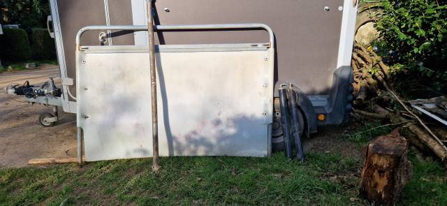 Bas flanc barres de recul et poitrail