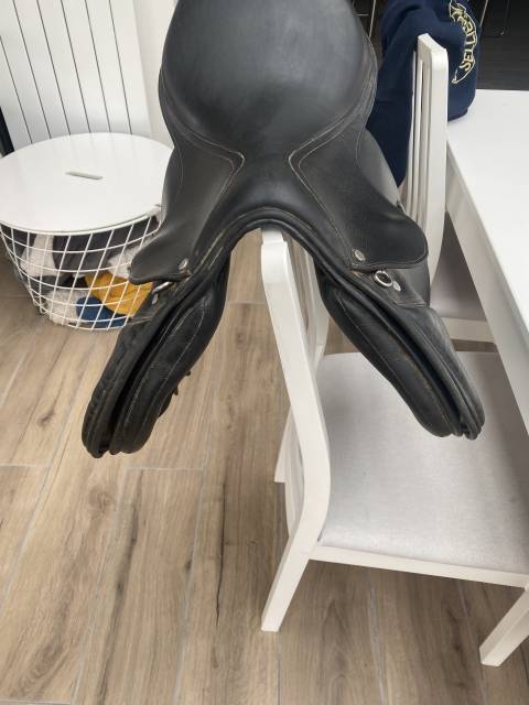 Selle cuir noire Eric Thomas 16,5 pouces 