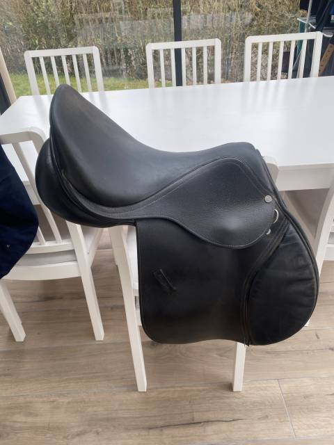 Selle cuir noire Eric Thomas 16,5 pouces 